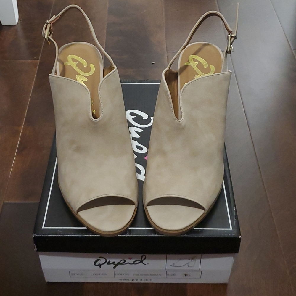 BRAND NEW/NEVER WORN  Qupid Mule Sling Back